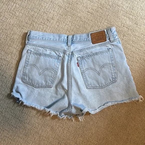 Levi's Light Blue Women's Denim Shorts - Picture 16 of 16